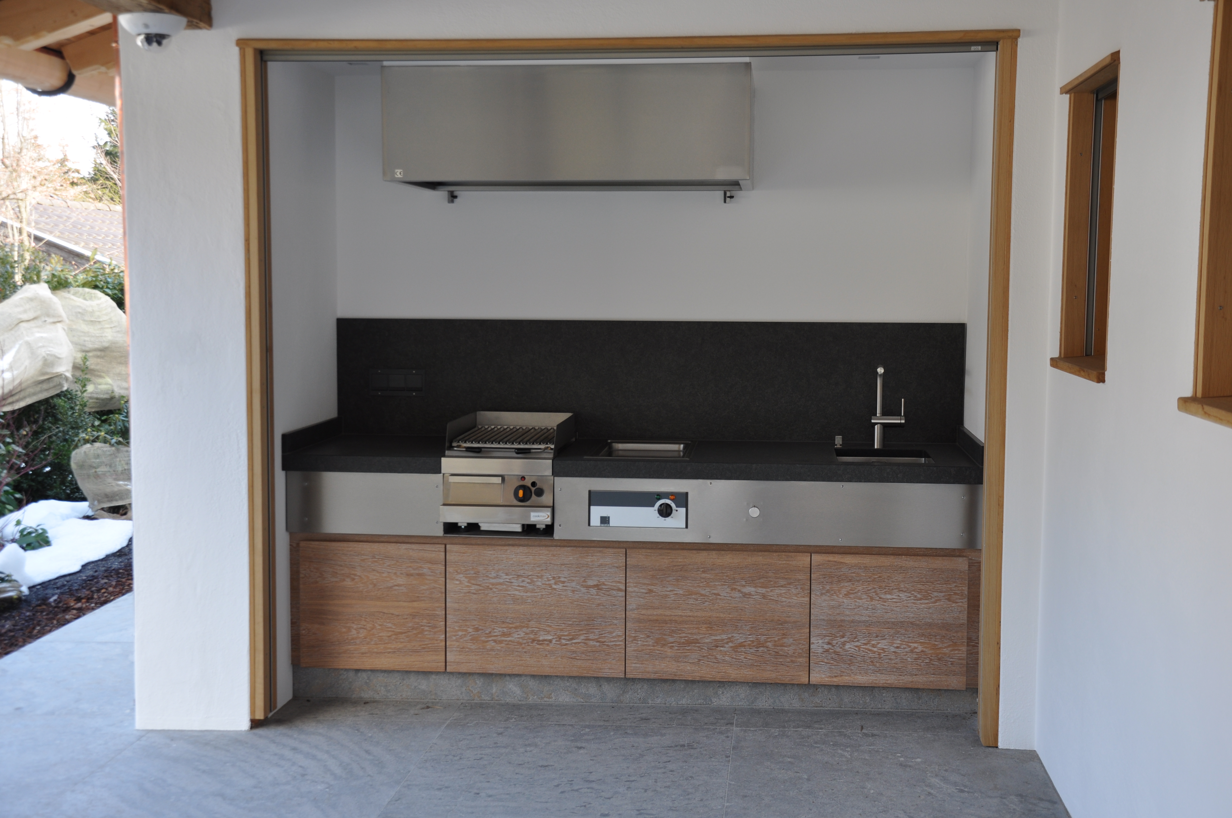 Wohnraum mit Massivholzmöbeln